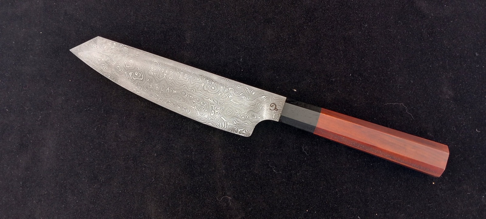 Couteau de cuisine bunka en damas forgé à la main