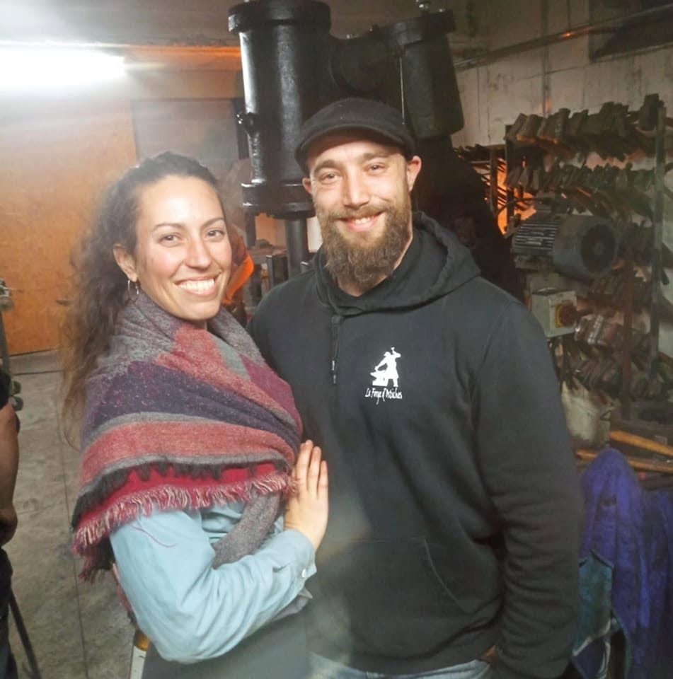 Les deux artisans de La Forge d'Aréga dans leur atelier de Lessines